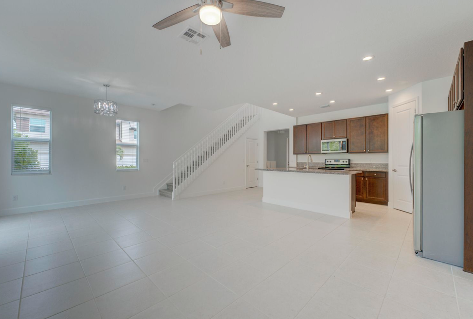 9075 Kingsmoor Way - Photo 6 of 8