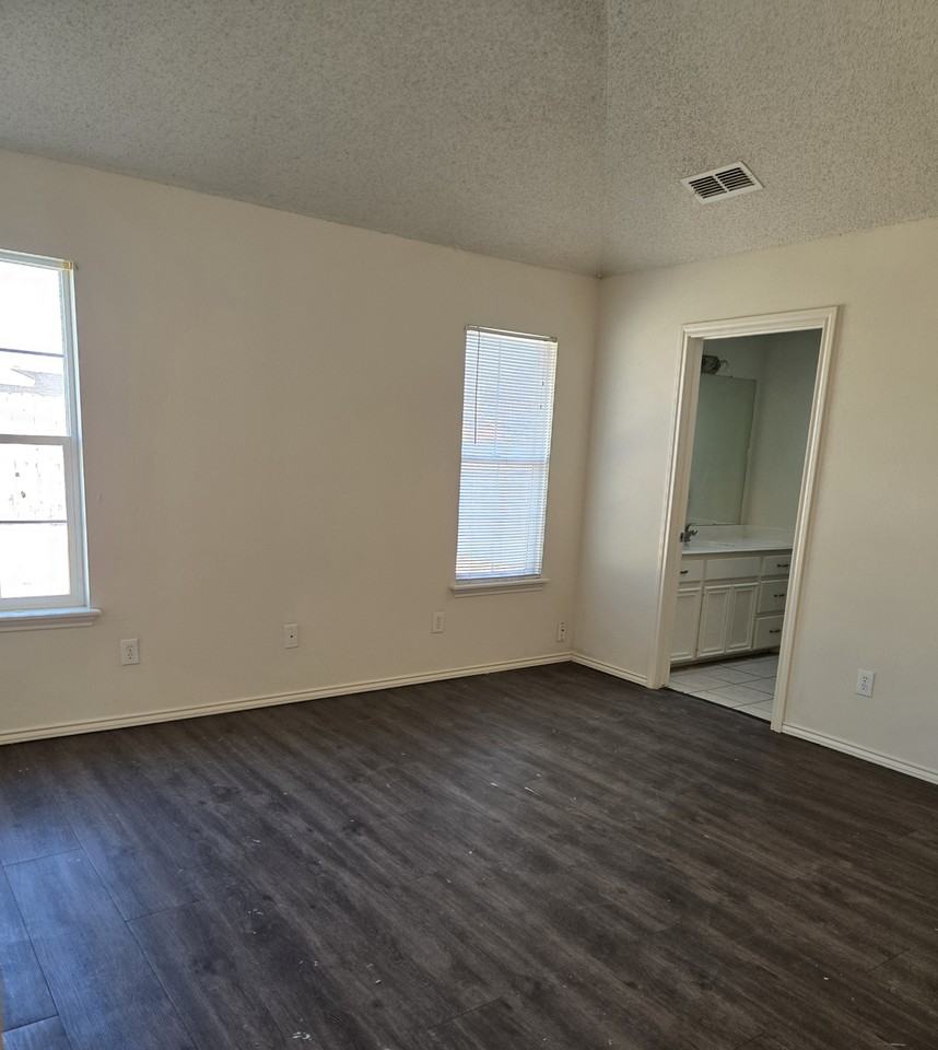 5121 Albany Ave #1 - Photo 5 of 7