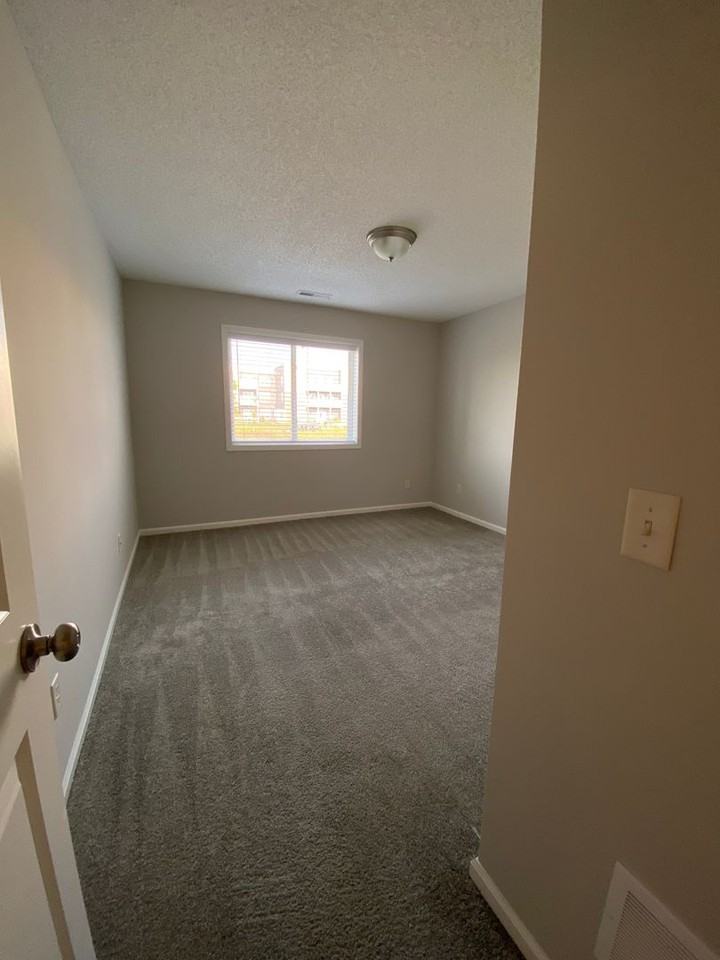 1551A Gunston Dr - Photo 4 of 12