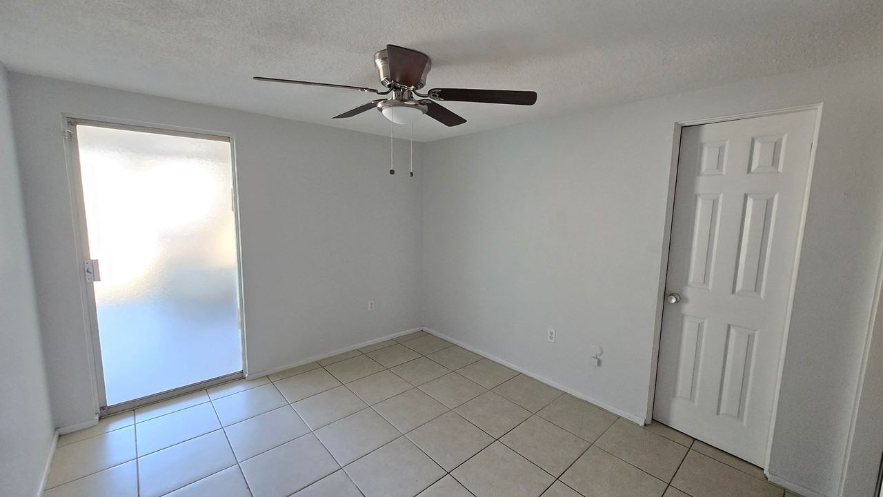 2115 6th St - Photo 7 of 10