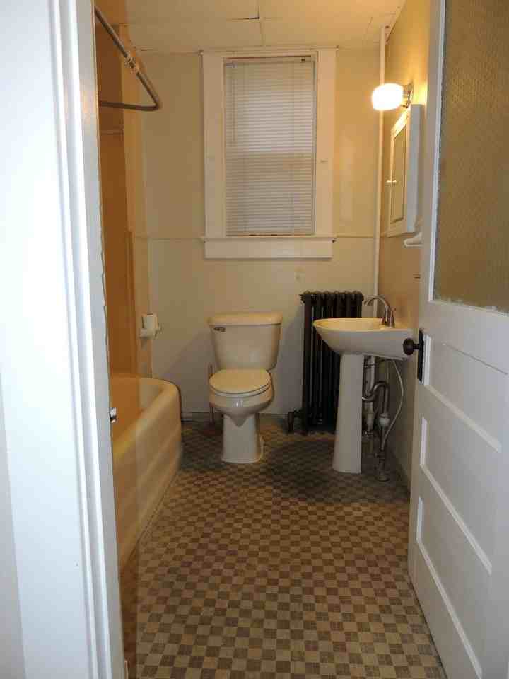 709 S Court St - Photo 4 of 10