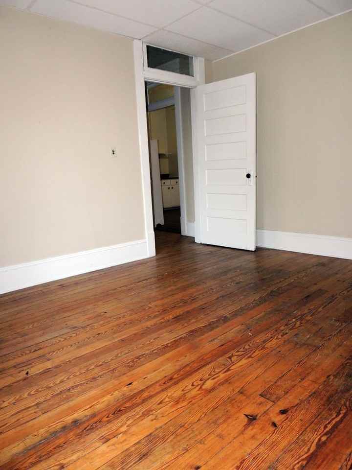 709 S Court St - Photo 6 of 10