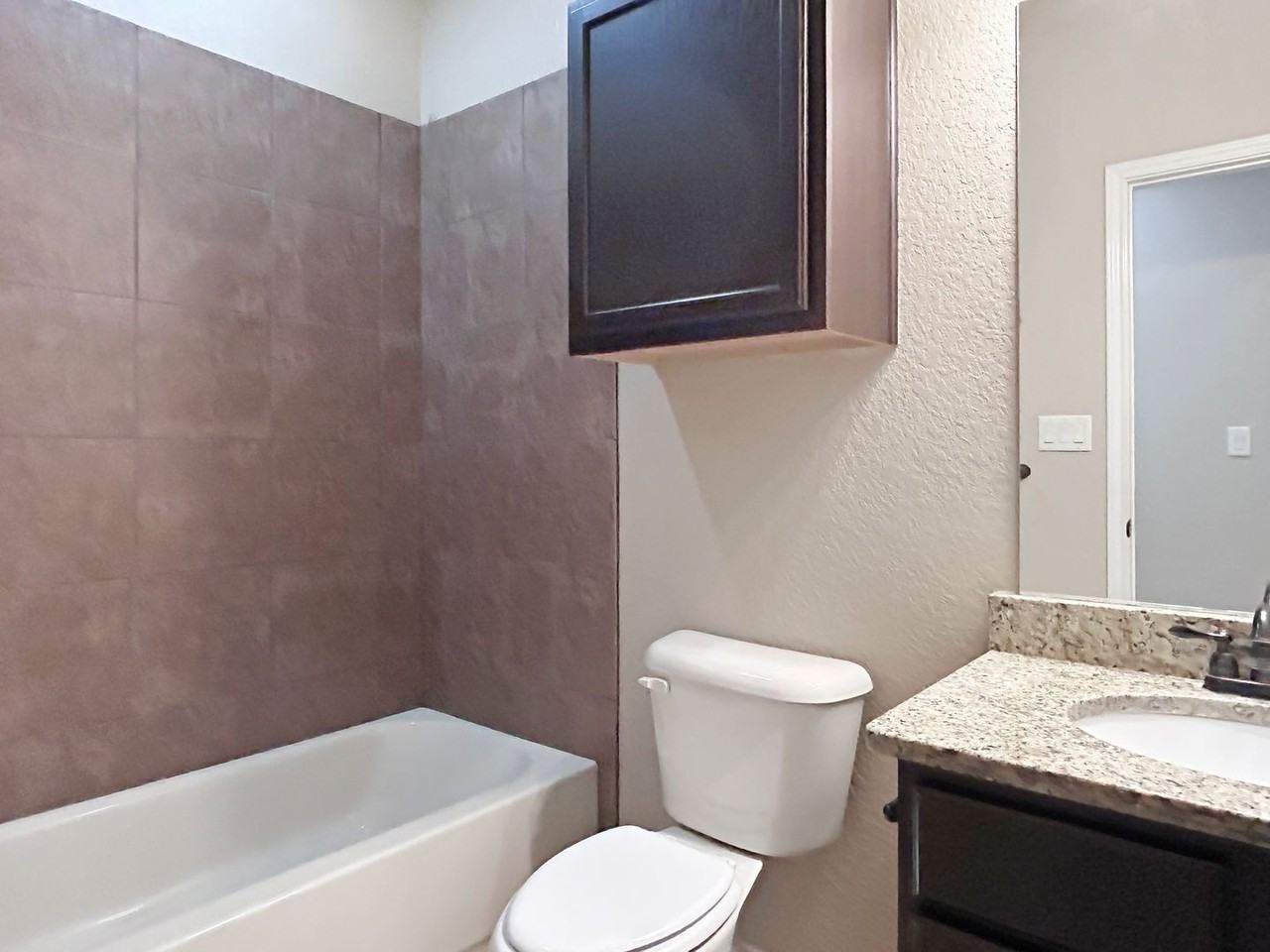 1020 Carolyn Cv - Photo 5 of 16