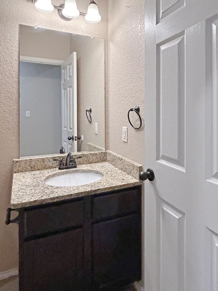 1020 Carolyn Cv - Photo 6 of 16