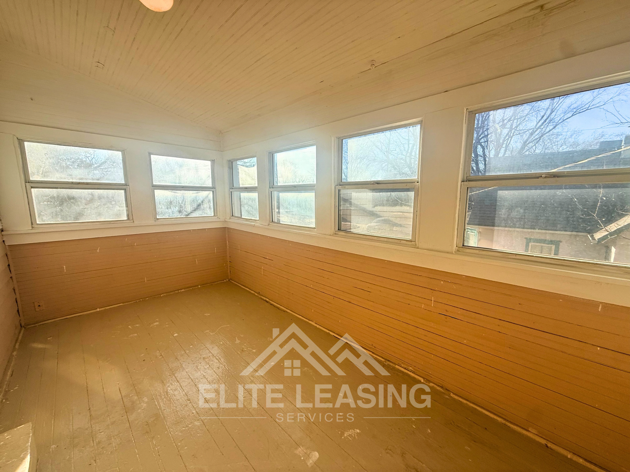 435 Sw Western Ave - Photo 5 of 5