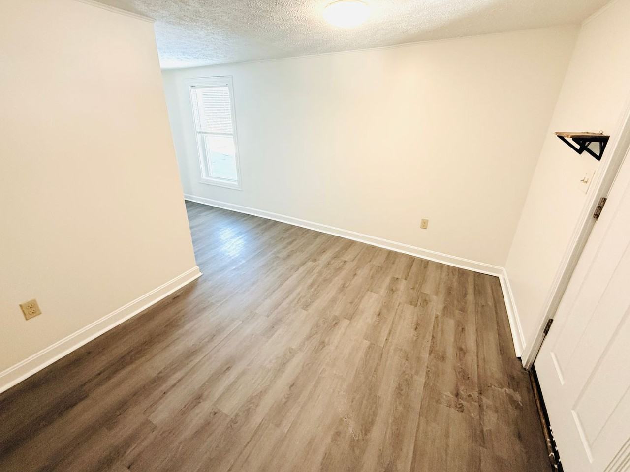 53 Pike St - Photo 4 of 15