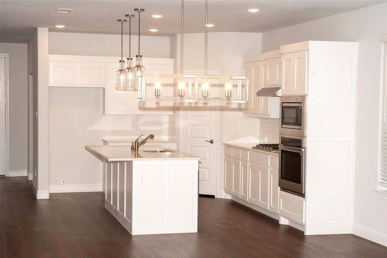 215 Nathan Dr - Photo 5 of 27