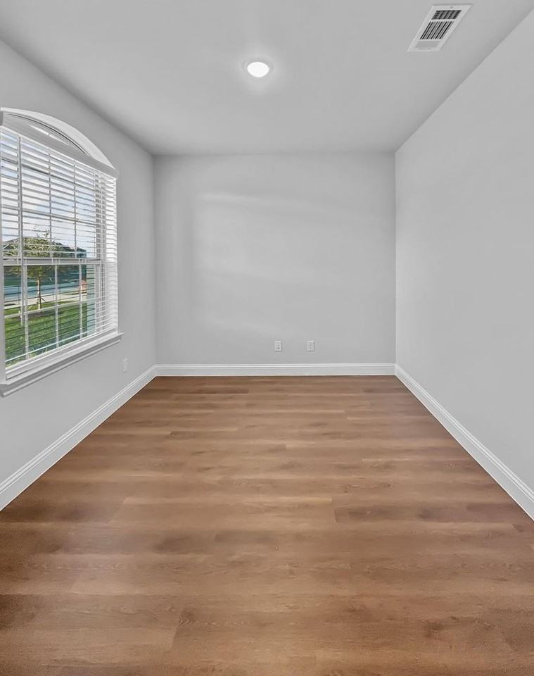 215 Nathan Dr - Photo 7 of 27