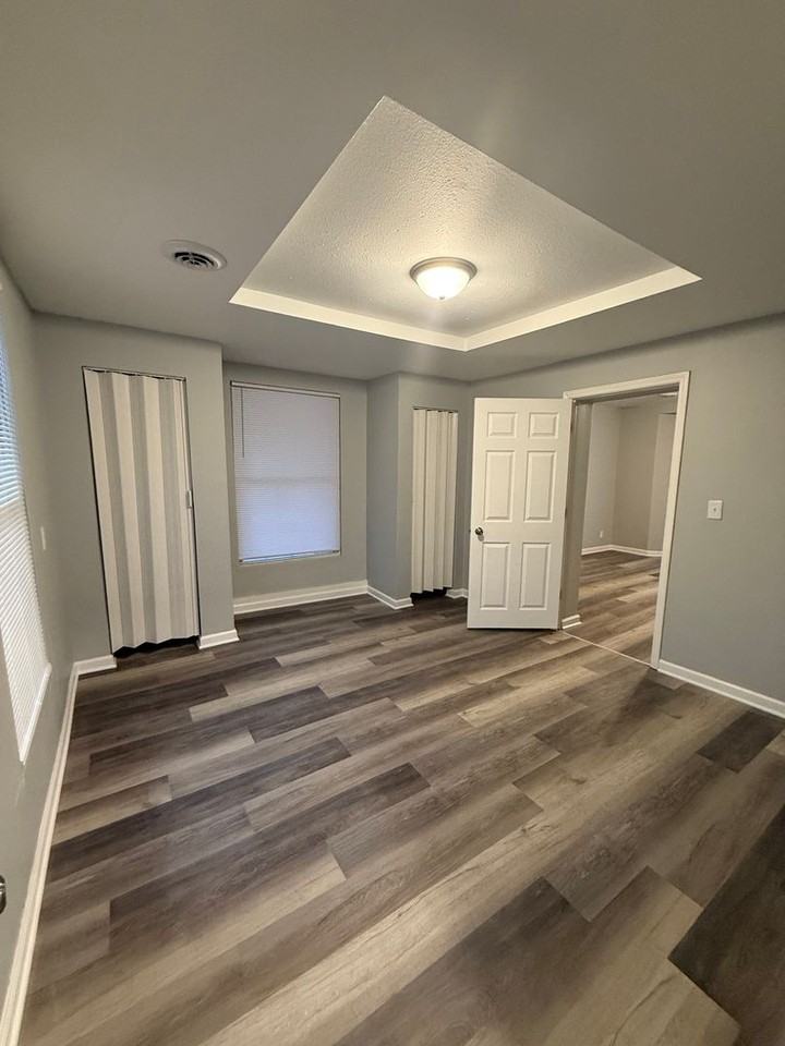 406 S Oak St - Photo 5 of 14