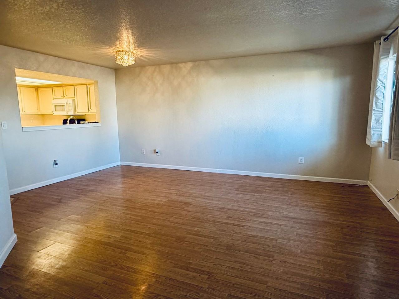 255 E Upjohn Ave - Photo 2 of 19