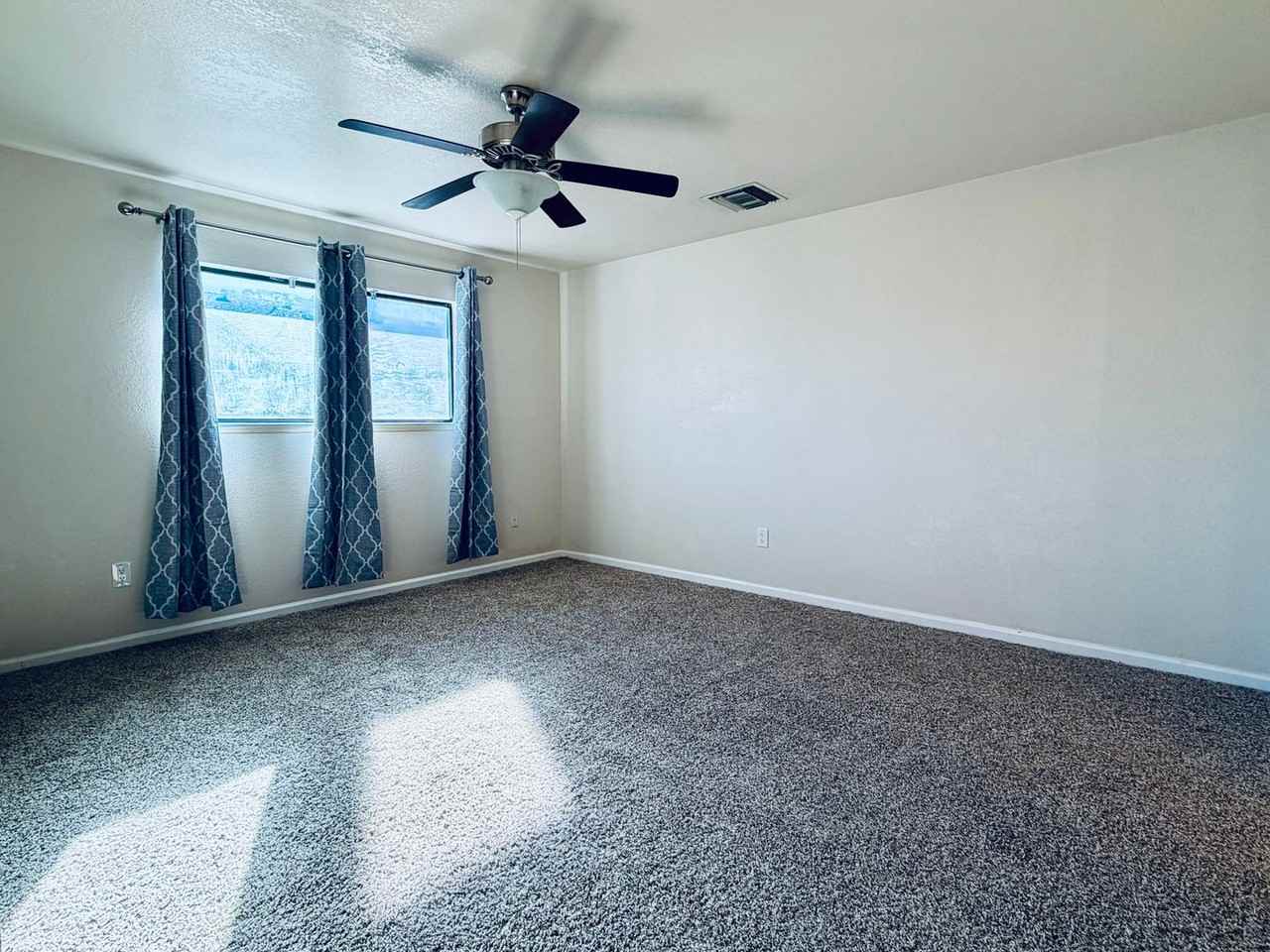 255 E Upjohn Ave - Photo 7 of 19