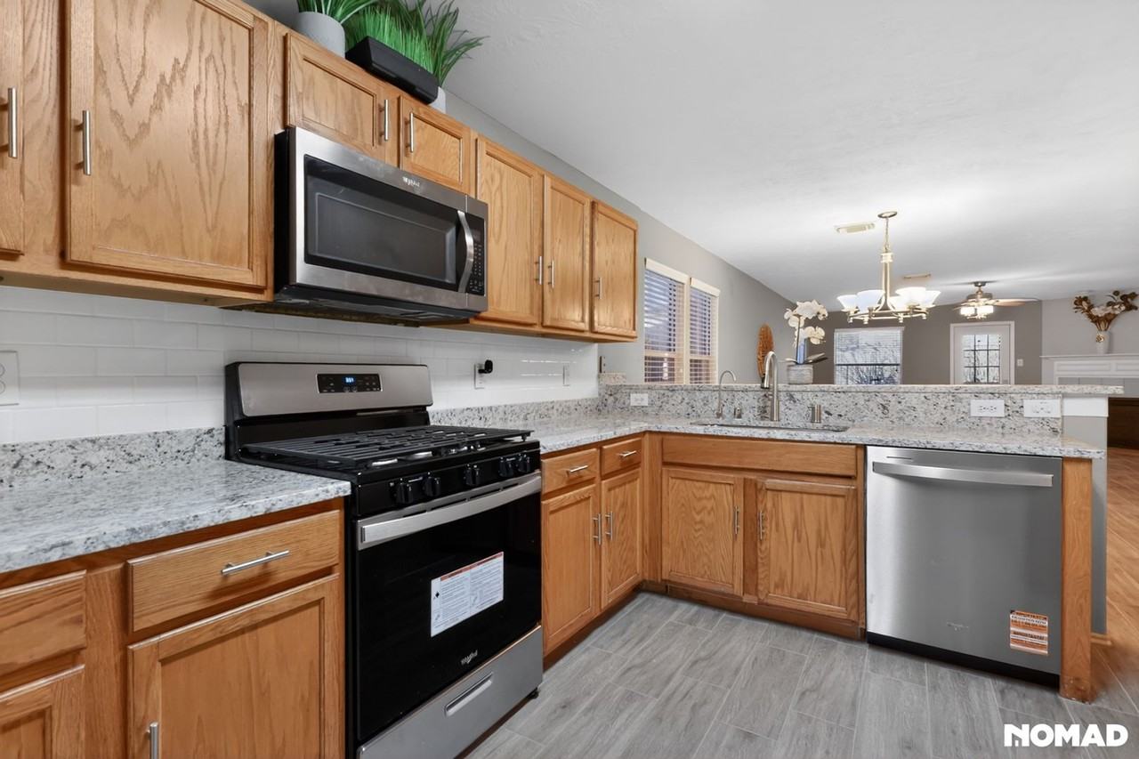 9319 Canady Park Ln - Photo 7 of 34