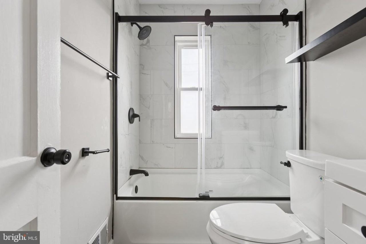 128 33rd St Ne - Photo 6 of 36