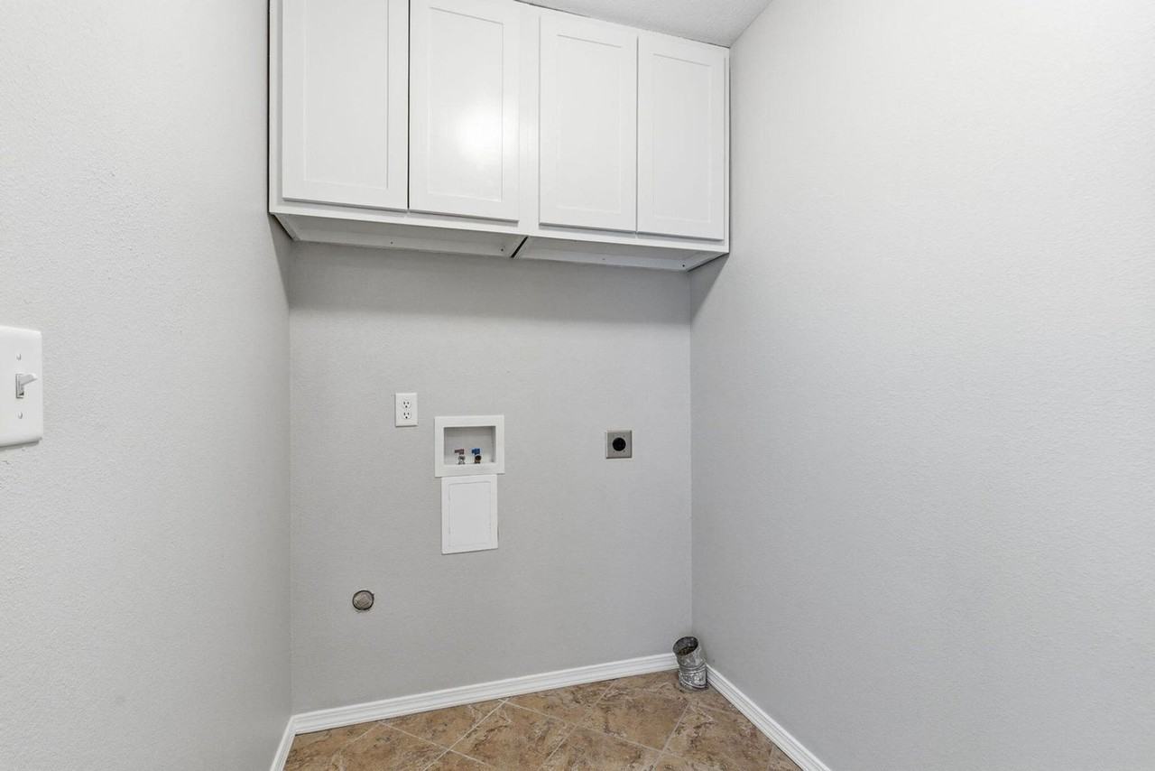 205 E Lapis Ave - Photo 2 of 16