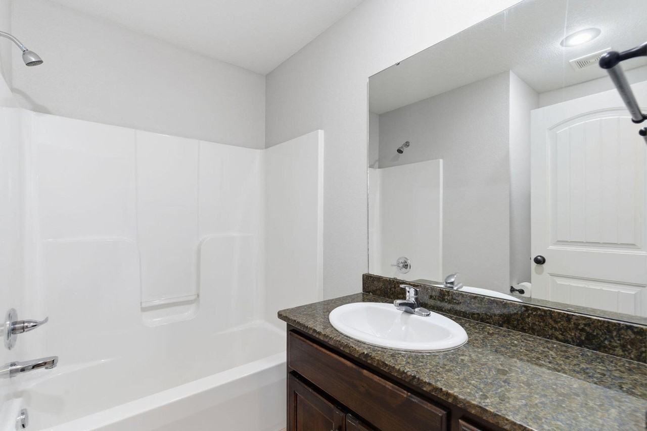 205 E Lapis Ave - Photo 3 of 16