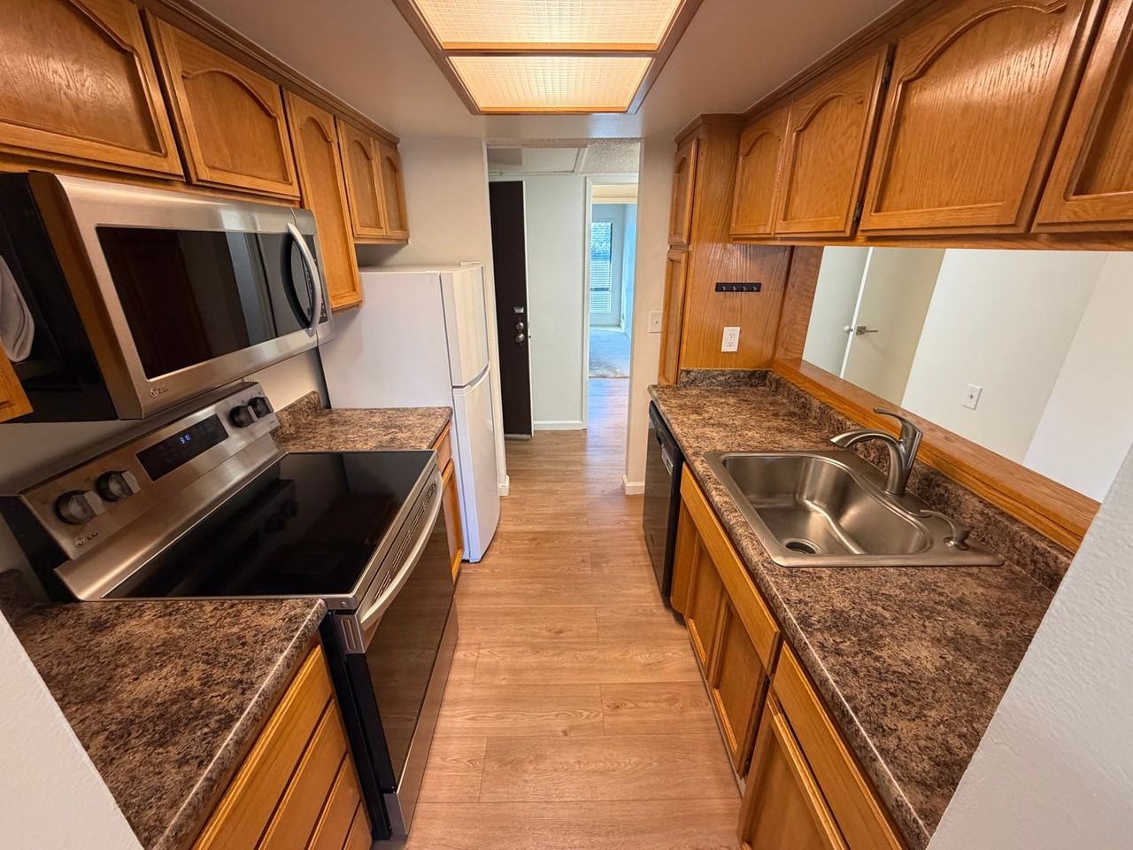 2404 Larkspur Ln #258 - Photo 7 of 18