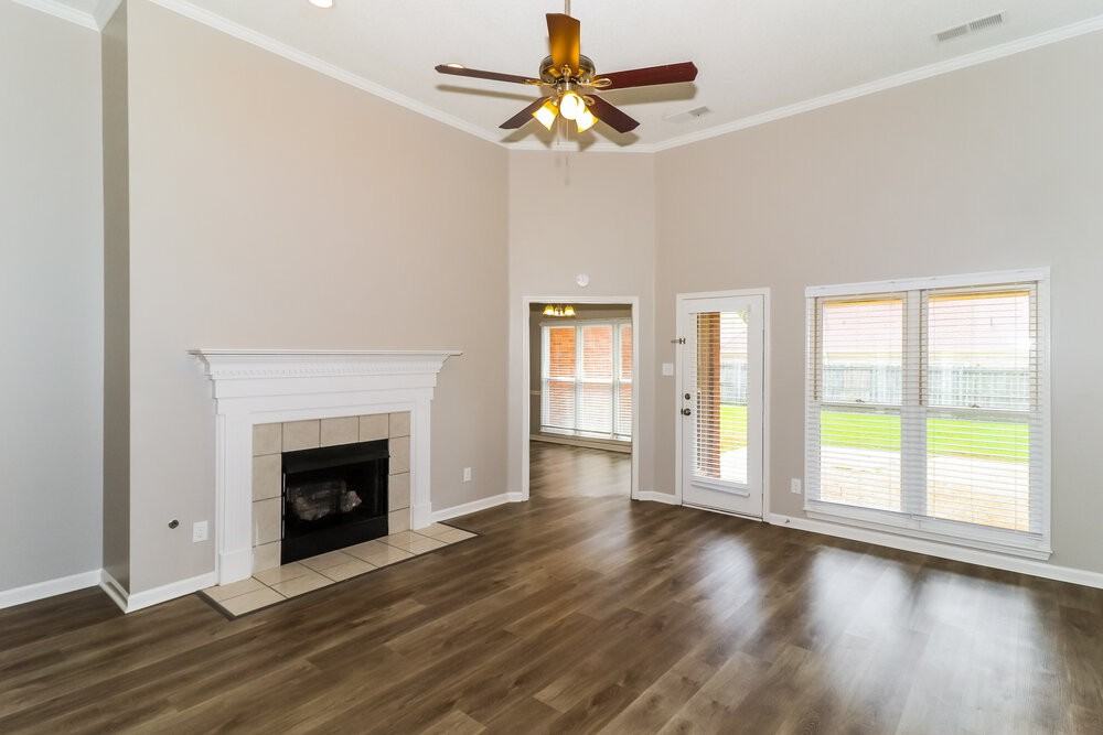 9261 Chimneyrock Blvd - Photo 4 of 16