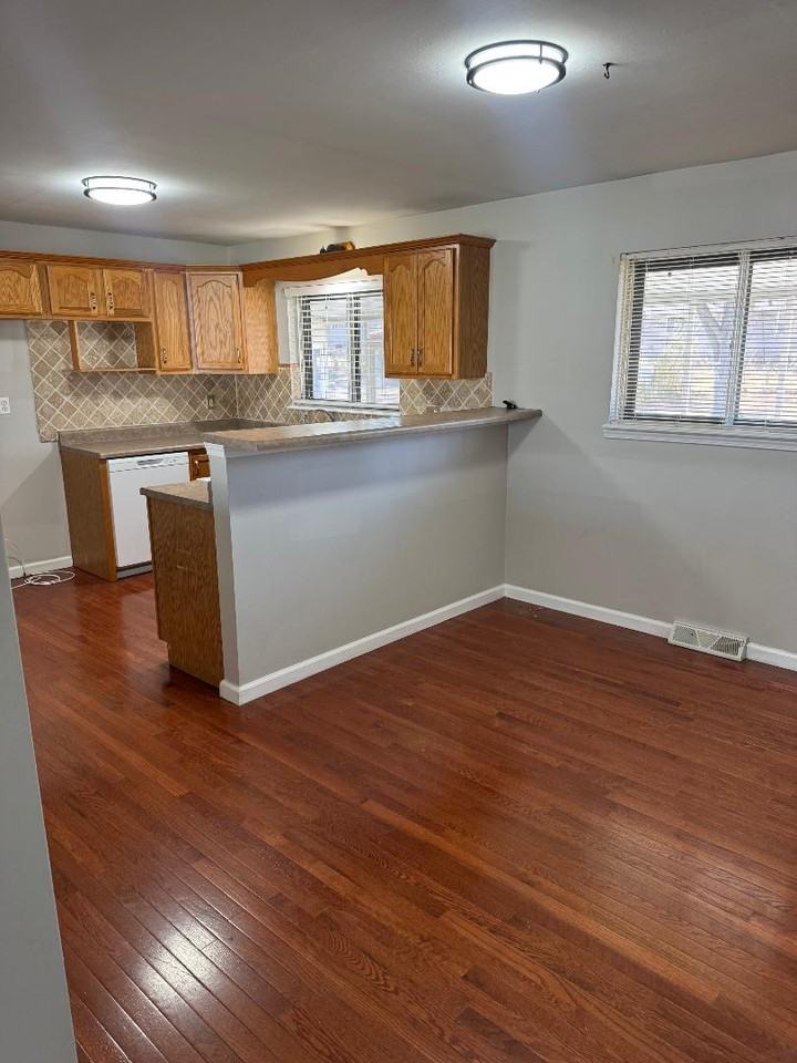 709 Plaza Dr #1 - Photo 6 of 31