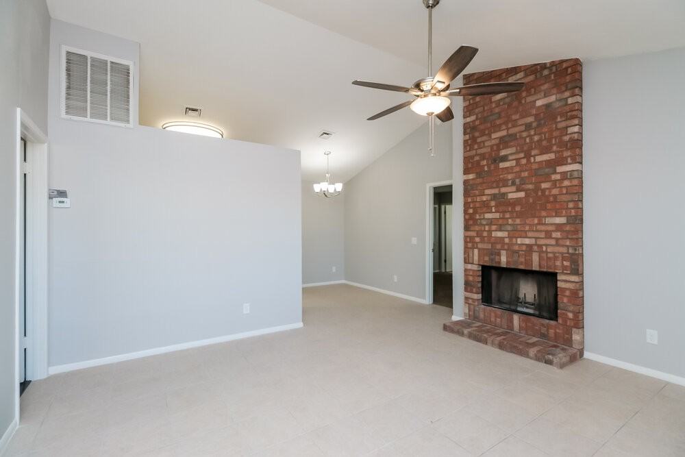 12323 N 86th Ln - Photo 3 of 15