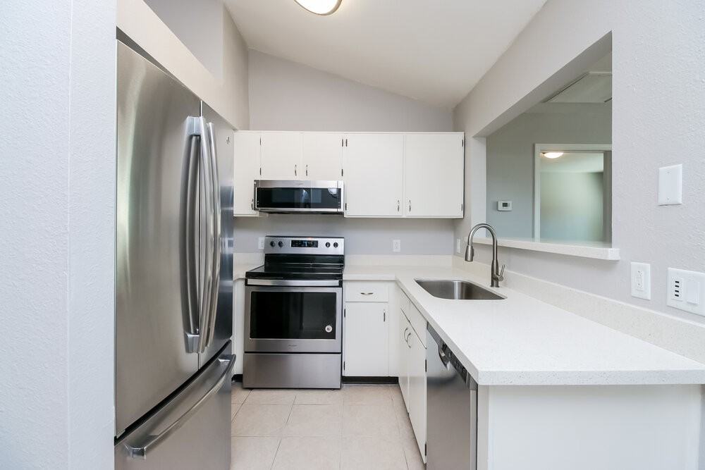 12323 N 86th Ln - Photo 4 of 15