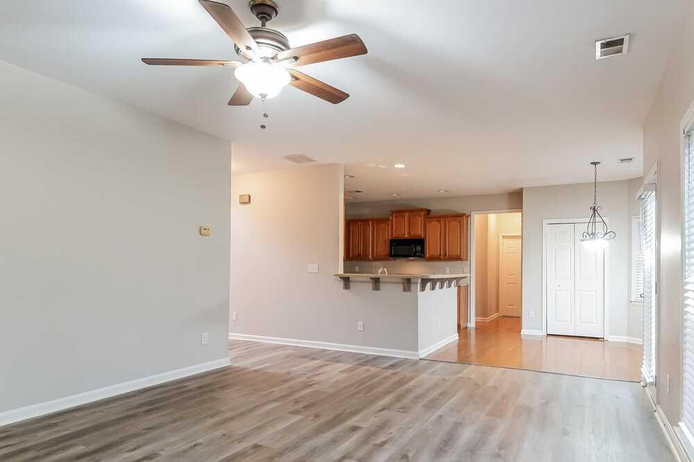 990 Amberton Ln - Photo 5 of 17