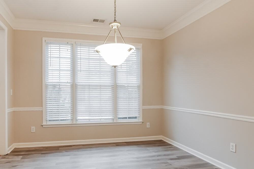 990 Amberton Ln - Photo 6 of 17