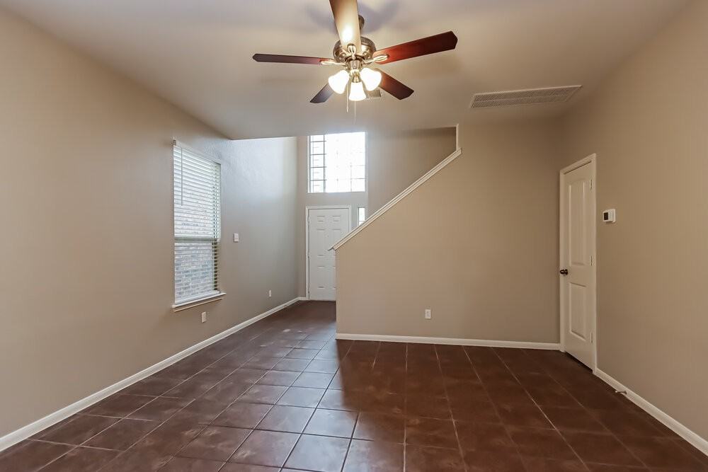 17115 Amarose Dr - Photo 5 of 17