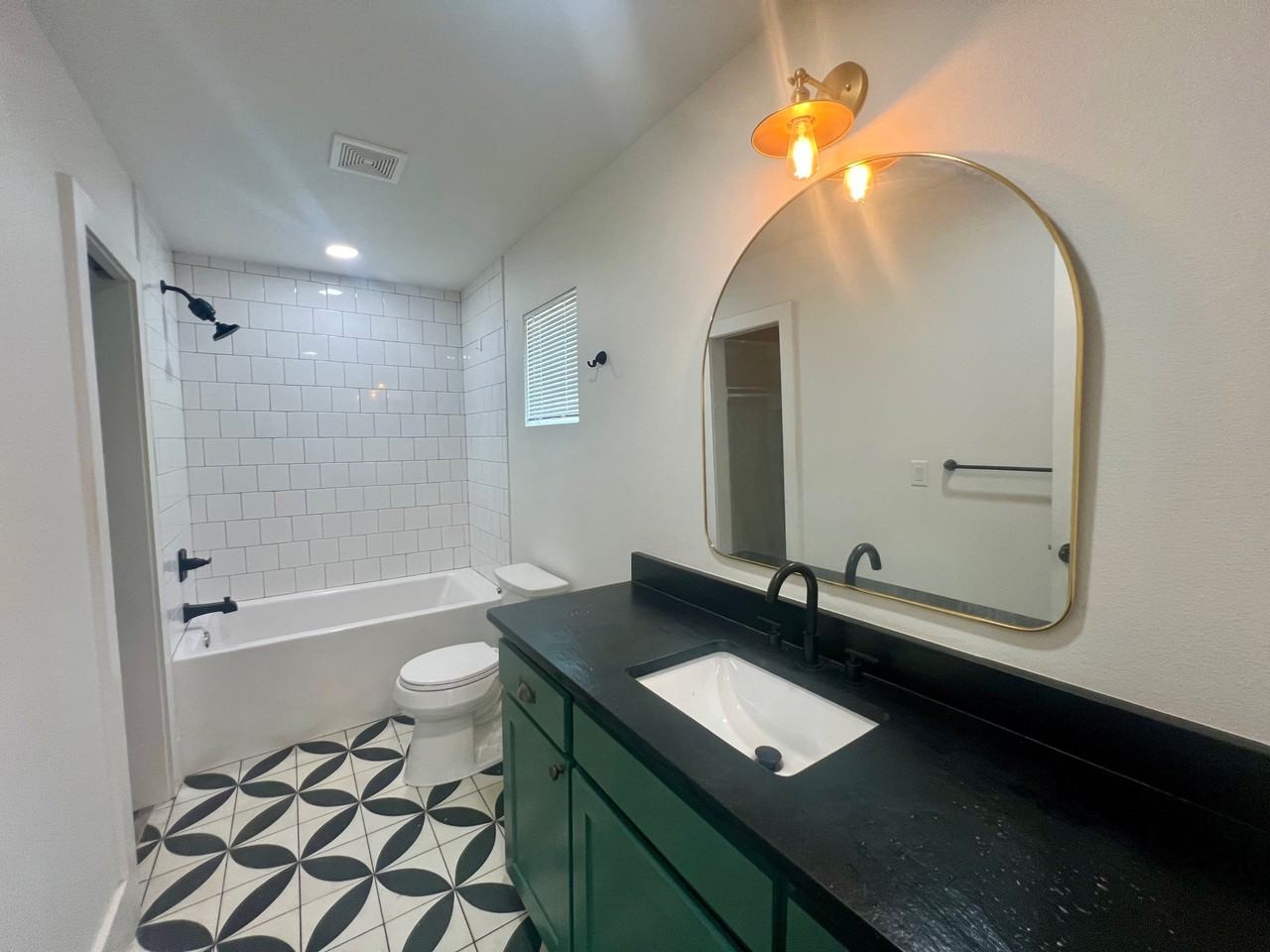 858 Nw B St #1 - Photo 3 of 7