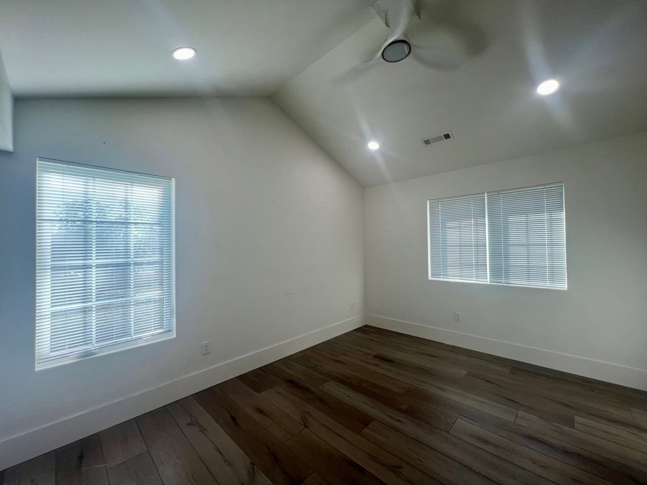 858 Nw B St #1 - Photo 5 of 7