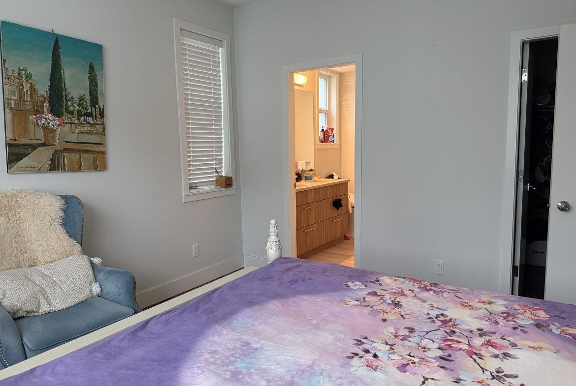 8217 204b St #1 - Photo 4 of 8