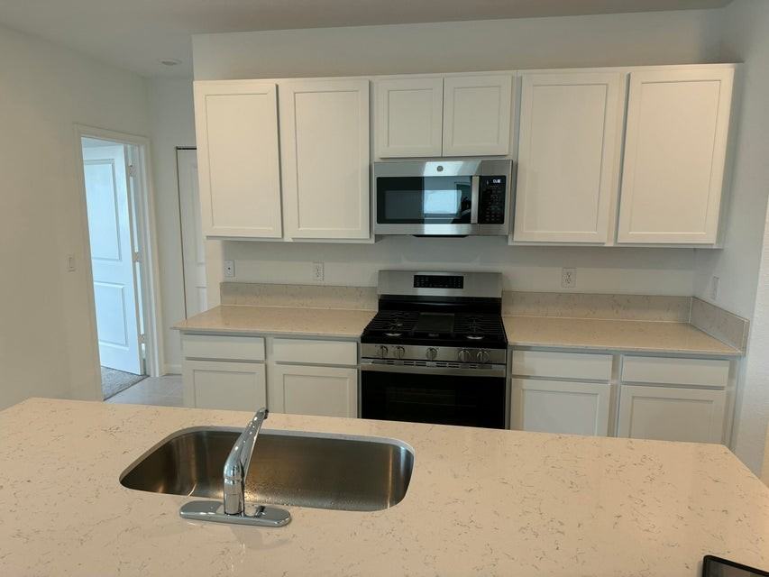 Nw Sweetwood Dr - Photo 3 of 8