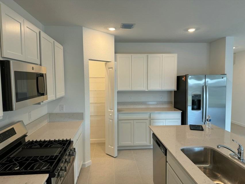 Nw Sweetwood Dr - Photo 4 of 8