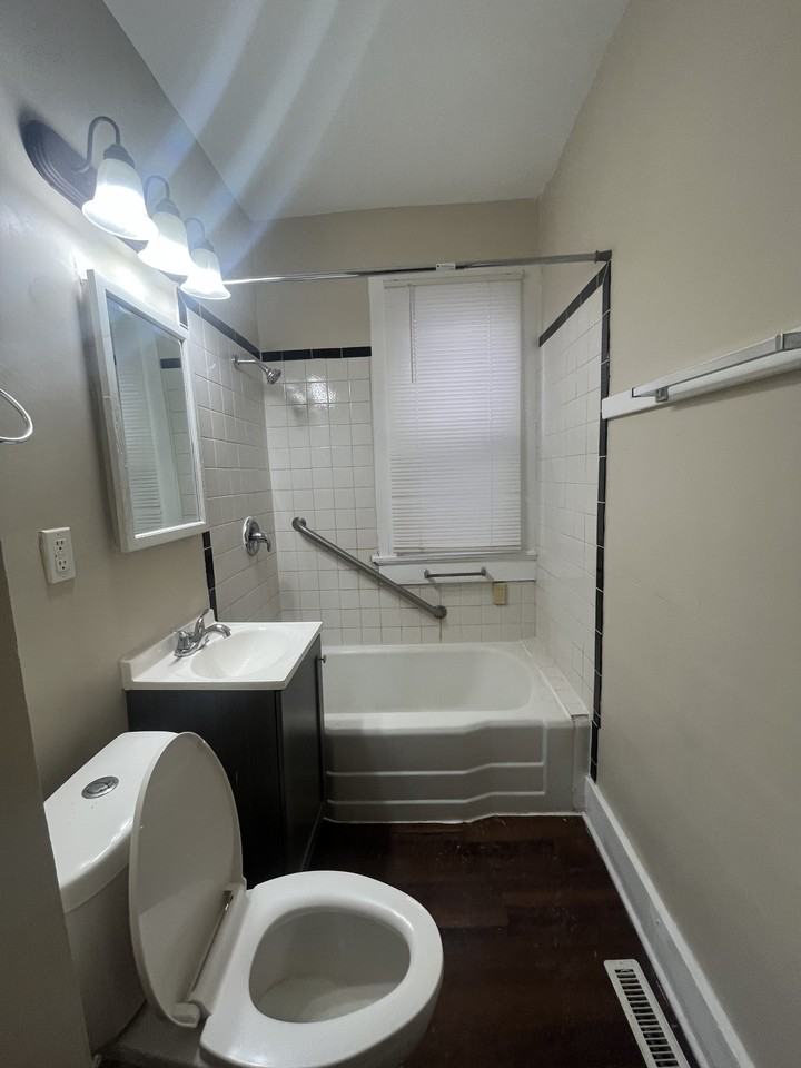 2855 N Hubbard St #2855 - Photo 5 of 7