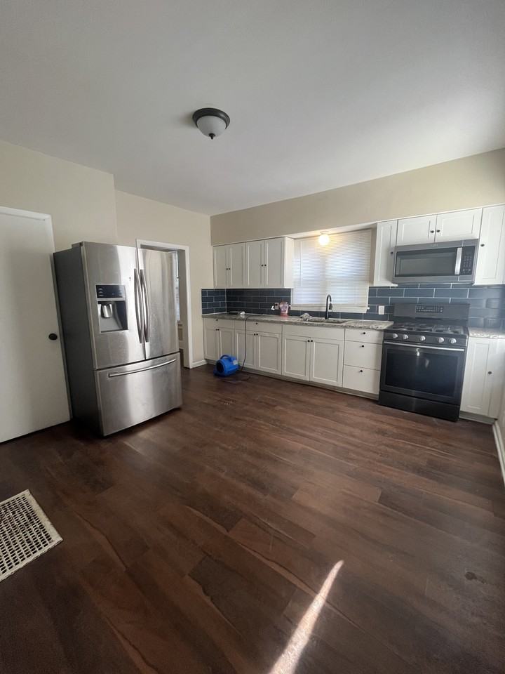 2855 N Hubbard St #2855 - Photo 6 of 7