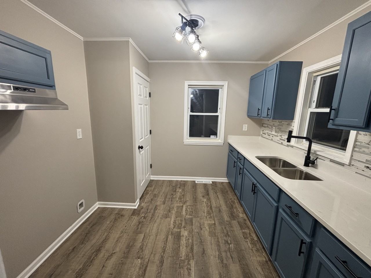 1058 Baker St #1 - Photo 7 of 28