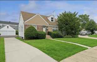 featured image of 551 Emerson St #1