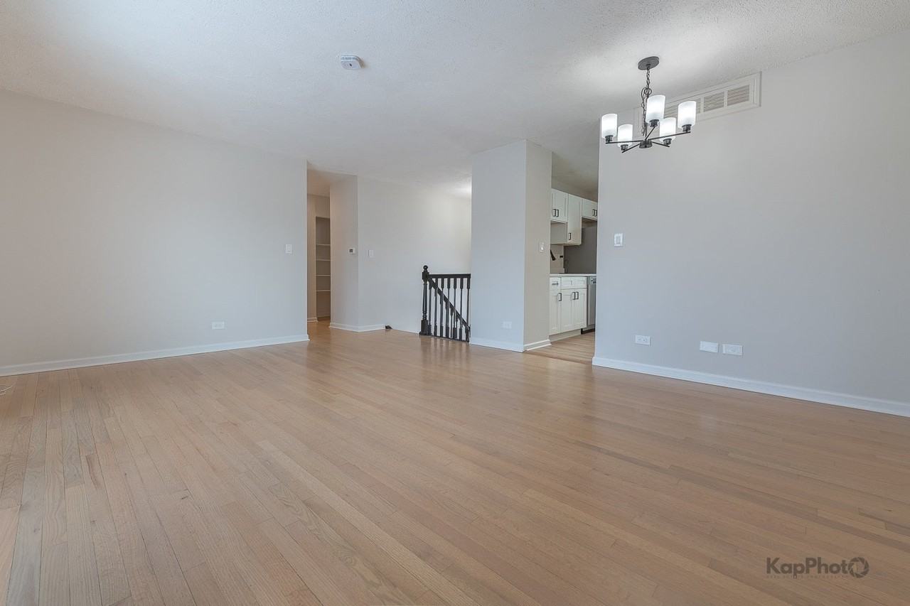 8170 Northway Dr - Photo 4 of 30