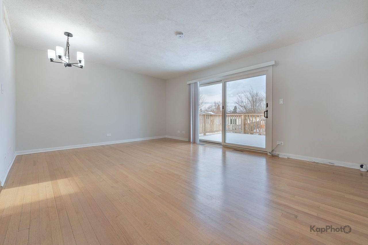 8170 Northway Dr - Photo 5 of 30