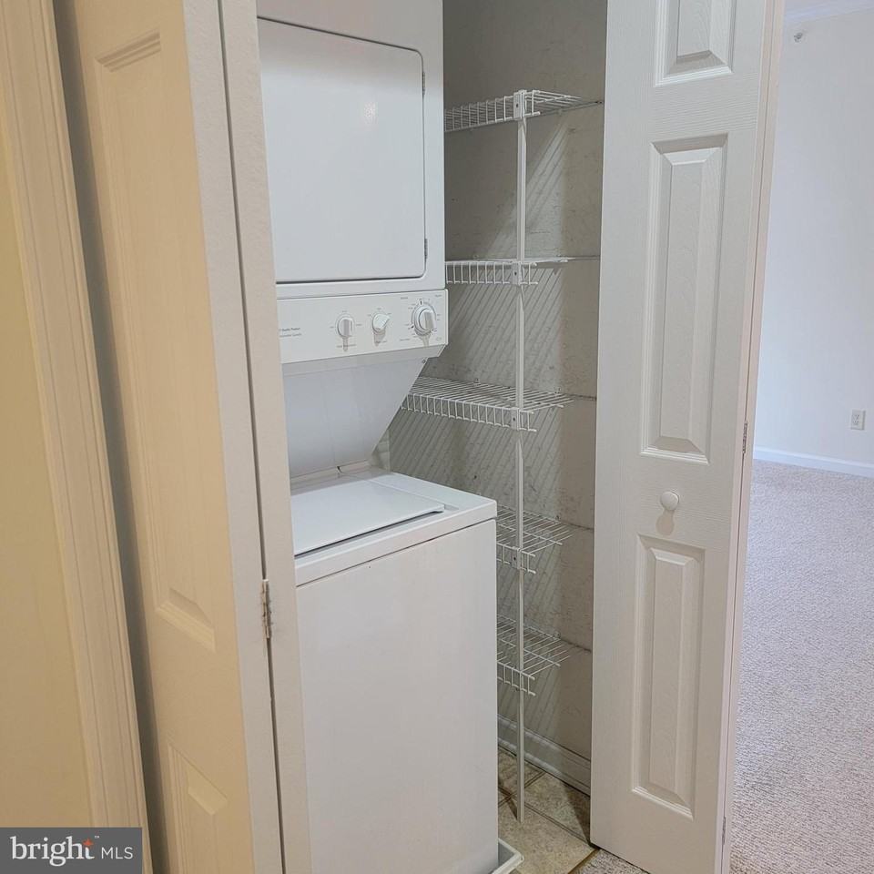 400 Cascade Ln ##422 - Photo 5 of 9