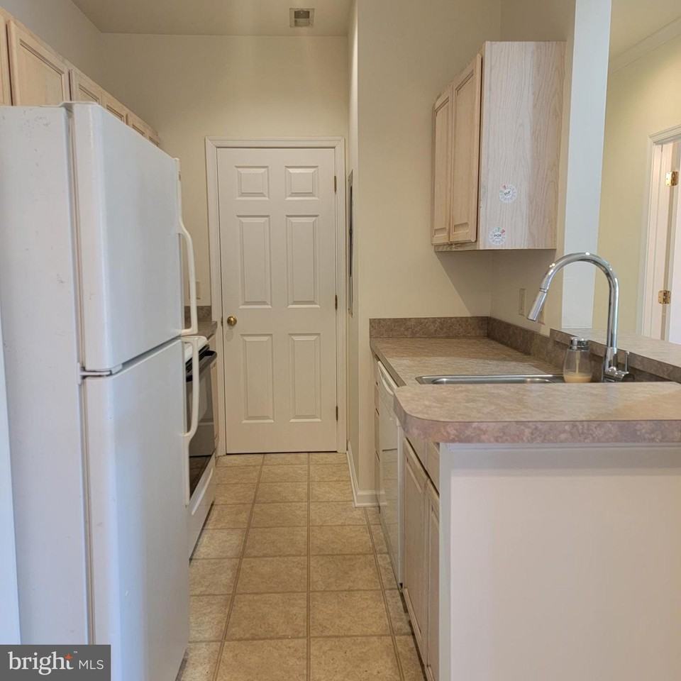 400 Cascade Ln ##422 - Photo 6 of 9