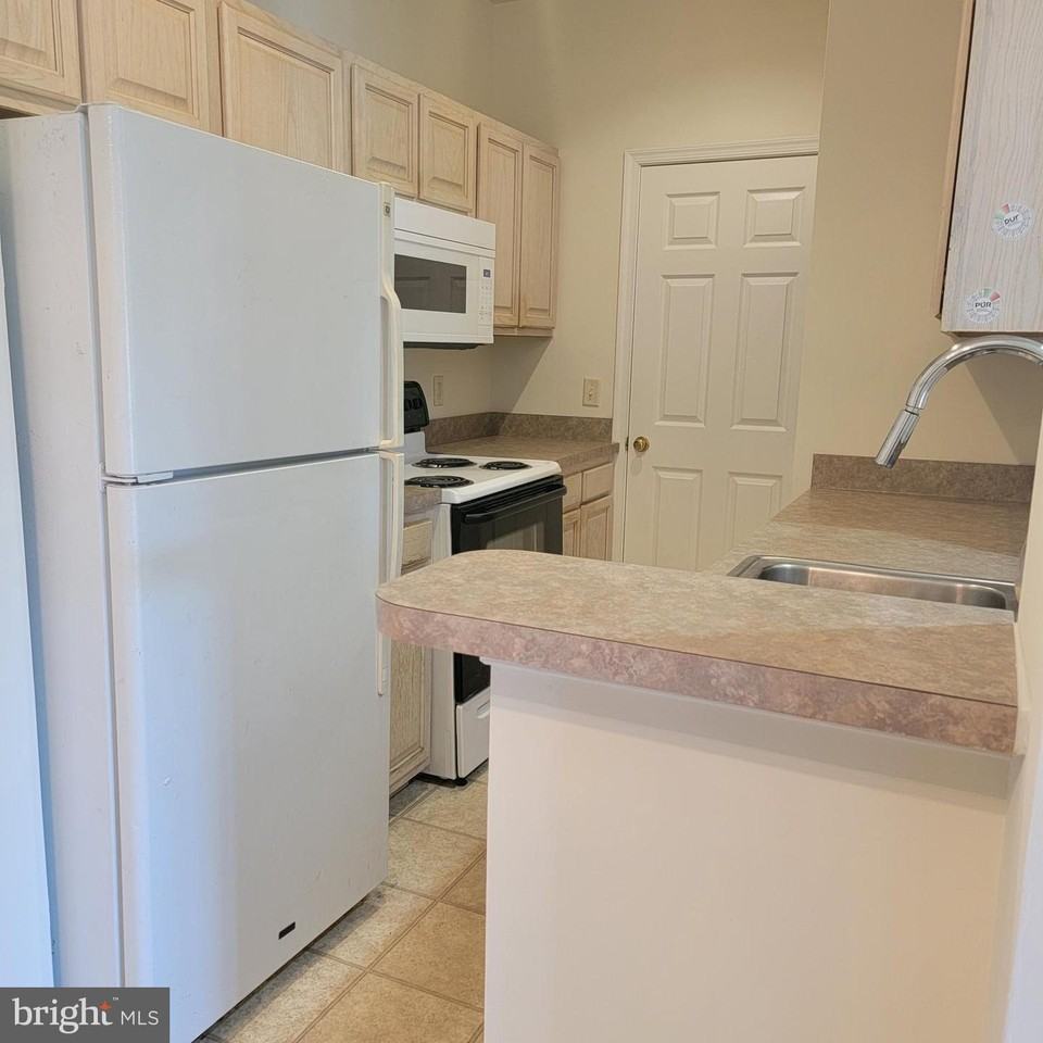 400 Cascade Ln ##422 - Photo 7 of 9