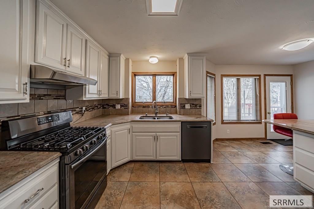 2940 Sunnybrook Ln - Photo 6 of 29