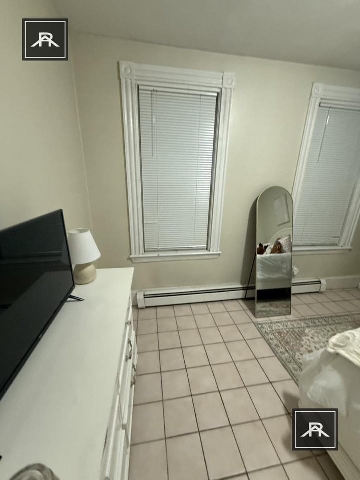 192 L St - Photo 2 of 10