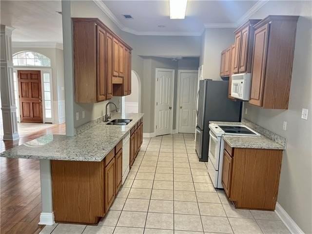 916 Armand St - Photo 3 of 10