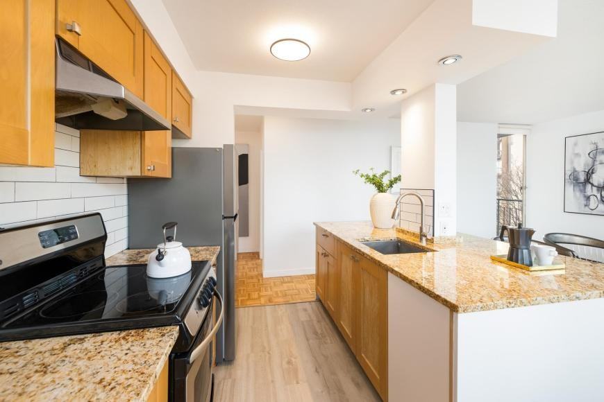 1850 Comox St - Photo 5 of 10