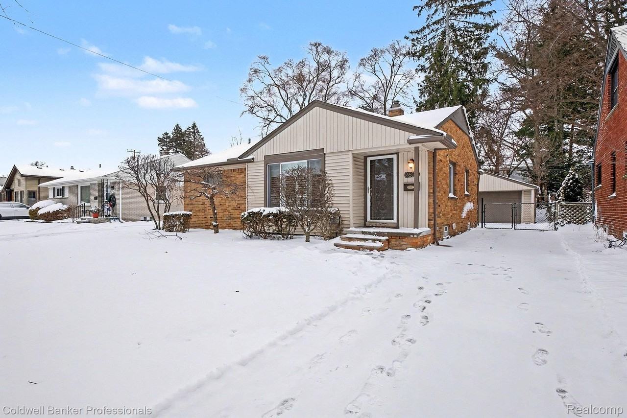 2620 Ferncliff Ave - Photo 3 of 21