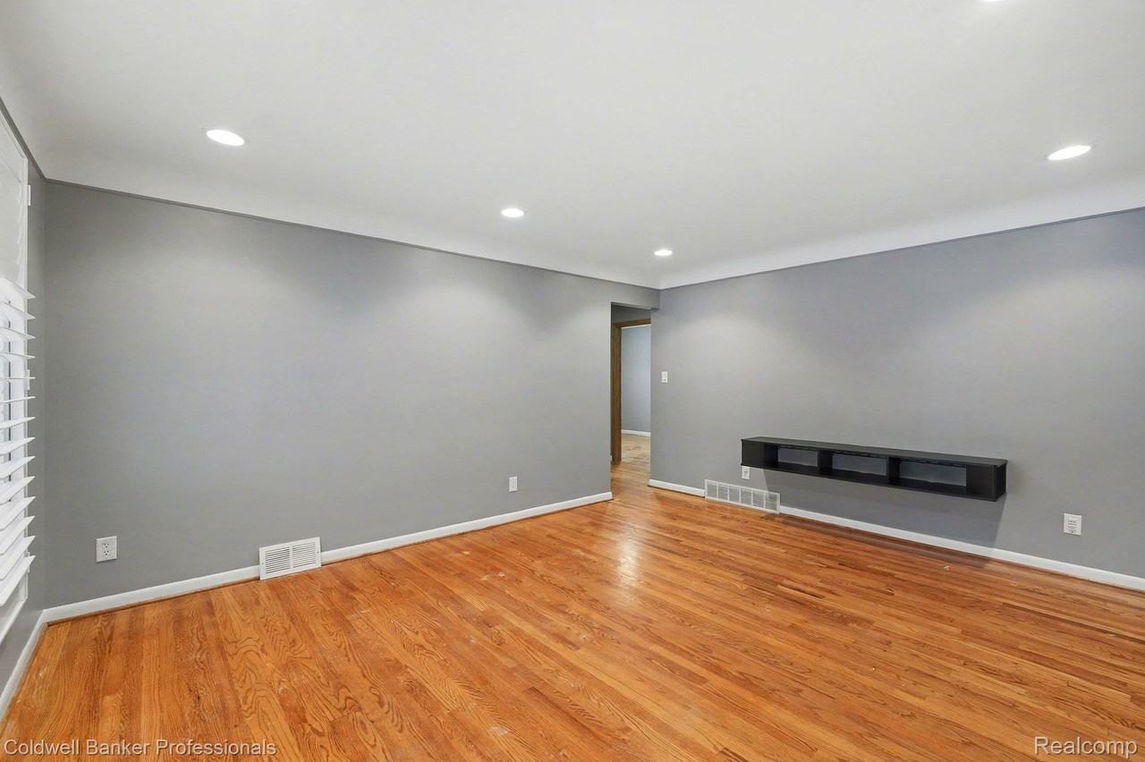 2620 Ferncliff Ave - Photo 4 of 21