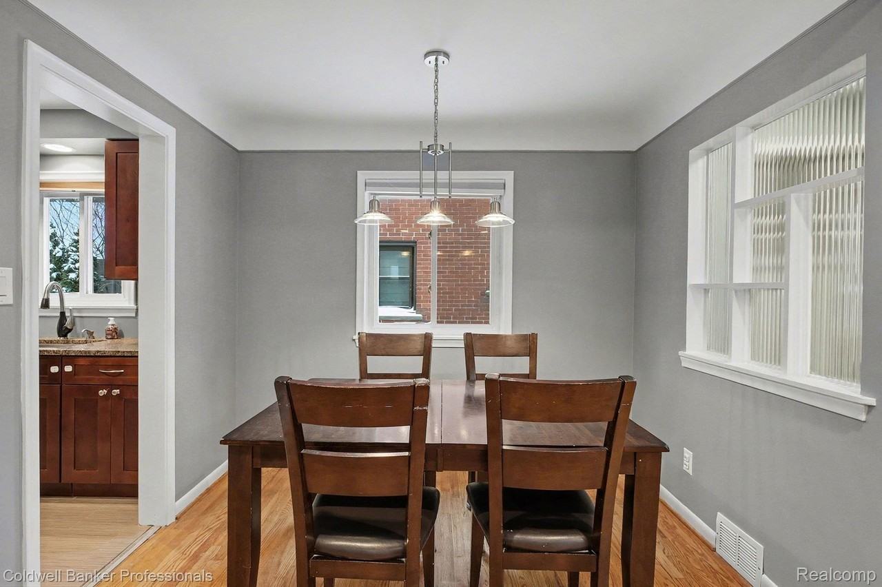 2620 Ferncliff Ave - Photo 6 of 21