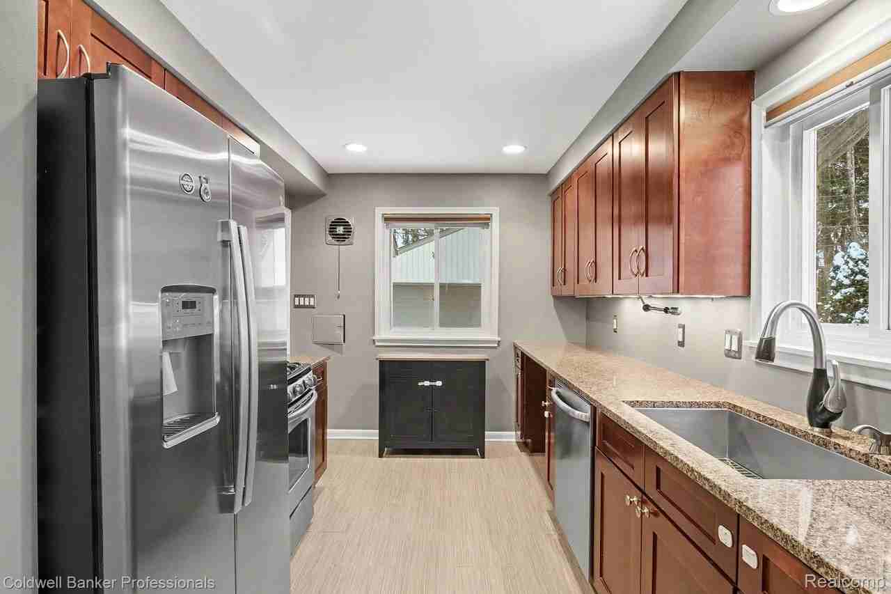 2620 Ferncliff Ave - Photo 7 of 21