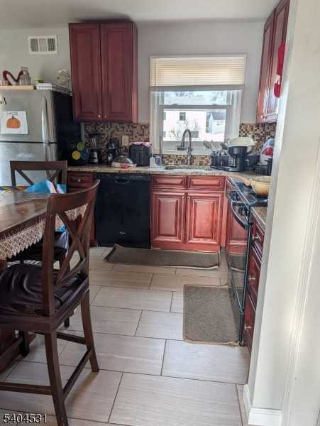 700 Lehigh Ave - Photo 6 of 19